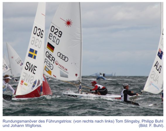 Das Führungstrio bei der Leetonnen-Rundung: (von rechts) Weltmeister Slingsby, Buhl, Wigross. Thumbnail image