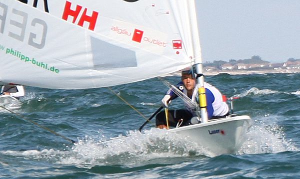 Im WM-Goldfleet sehr schnell unterwegs: Philipp Buhl im zweiten Final-Race. (Bild: Friedl Buhl) Im WM-Goldfleet sehr schnell unterwegs: Philipp Buhl im zweiten Final-Race. (Bild: Friedl Buhl)